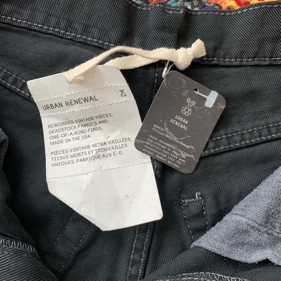 Urban Outfitters Recycled Levi’s Basic Denim Short - Picture 7 of 7